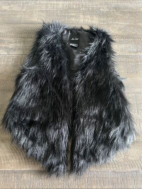 Me Jane Black Faux Fur Vest